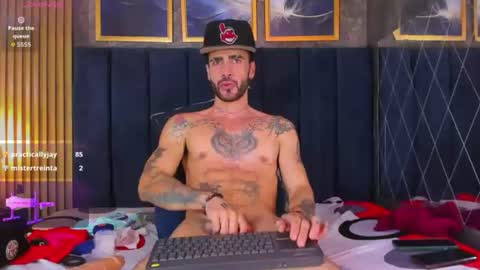 darwin_horny2 online show from June 21, 2:28 am