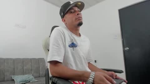 Snapshot of dave_skinnycum420 chatting on October 1, 4:05 am dave online show from October 1, 4:05 am