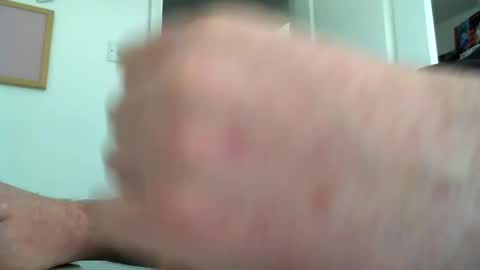 Snapshot of davesu12345 chatting on March 3, 8:23 am davesu12345 online show from March 3, 8:23 am