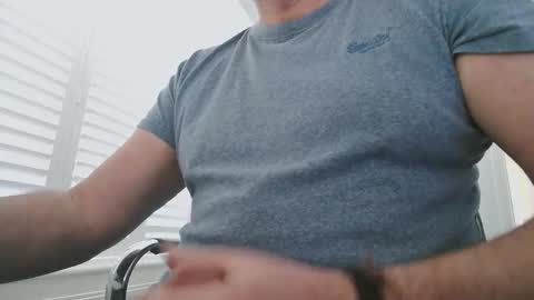 davesu12345 online show from March 18, 12:19 pm