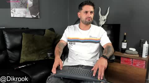 Snapshot of davevilboy chatting on January 28, 12:22 pm Daves online show from January 28, 12:22 pm