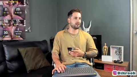 Snapshot of davevilboy chatting on February 17, 12:05 pm Daves online show from February 17, 12:05 pm
