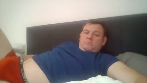 DILFnextdoor69 online show from October 7, 8:35 pm
