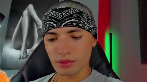 Snapshot of david_jons7 chatting on October 22, 12:24 am David Jons online show from October 22, 12:24 am