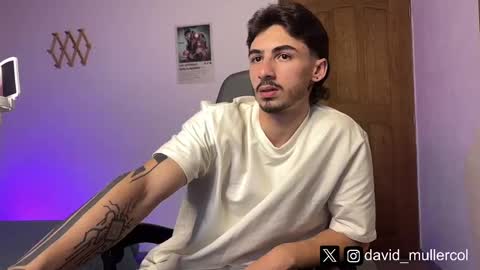 Snapshot of david_muller_ chatting on February 9, 10:21 pm David online show from February 9, 10:21 pm