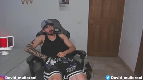 Snapshot of david_muller_ chatting on December 23, 12:57 am David online show from December 23, 12:57 am
