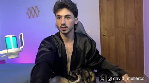 Snapshot of david_muller_ chatting on February 15, 11:16 pm David online show from February 15, 11:16 pm
