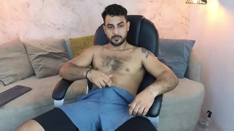 Snapshot of david_oliveira chatting on January 13, 1:28 pm JF oliveira online show from January 13, 1:28 pm