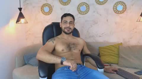 Snapshot of david_oliveira chatting on March 8, 12:50 pm JF oliveira online show from March 8, 12:50 pm