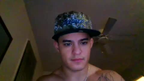 Snapshot of davidfry25 chatting on December 8, 5:39 am davidfry25 online show from December 8, 5:39 am
