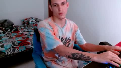 Snapshot of davidsalazar33 chatting on September 25, 2:43 am davidsalazar33 online show from September 25, 2:43 am