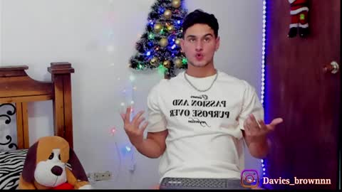 Snapshot of davies_brown chatting on December 7, 8:05 pm Davies brown schedule 12pm to 5pm col time online show from December 7, 8:05 pm