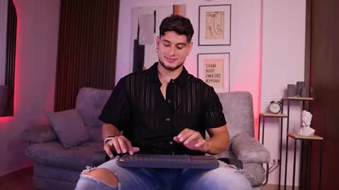 Snapshot of davies_brown chatting on September 18, 8:44 pm Davies brown schedule 12pm to 5pm col time online show from September 18, 8:44 pm