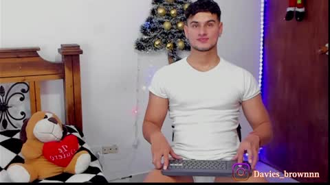 Snapshot of davies_brown chatting on December 10, 8:27 pm Davies brown schedule 12pm to 5pm col time online show from December 10, 8:27 pm