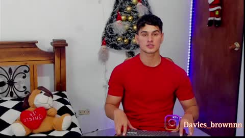 Snapshot of davies_brown chatting on December 29, 10:14 pm Davies brown schedule 12pm to 5pm col time online show from December 29, 10:14 pm