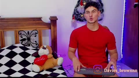 Snapshot of davies_brown chatting on December 20, 9:17 pm Davies brown schedule 12pm to 5pm col time online show from December 20, 9:17 pm