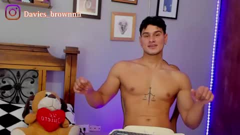 Snapshot of davies_brown chatting on February 20, 8:58 pm Davies brown schedule 12pm to 5pm col time online show from February 20, 8:58 pm