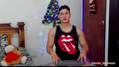 Snapshot of davies_brown chatting on December 4, 7:23 pm Davies brown schedule 12pm to 5pm col time online show from December 4, 7:23 pm