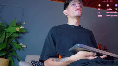 daviid_huge online show from November 10, 1:16 pm