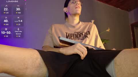 Snapshot of daviid_huge chatting on September 14, 7:43 am daviid_huge online show from September 14, 7:43 am