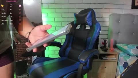 Snapshot of daviidevans chatting on October 26, 7:05 pm David Evans online show from October 26, 7:05 pm