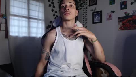 Snapshot of dazzayyy chatting on February 11, 10:28 pm dazzayy online show from February 11, 10:28 pm