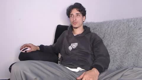 Snapshot of dazzayyy chatting on October 9, 1:32 am dazzayy online show from October 9, 1:32 am