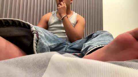 dboyyyyyyyyyy online show from April 5, 8:11 am