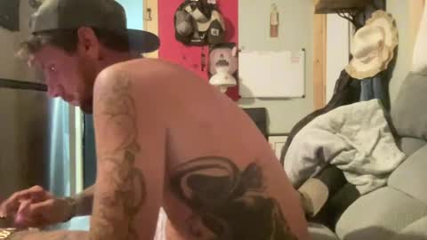 dcwells1992 online show from May 1, 5:32 am