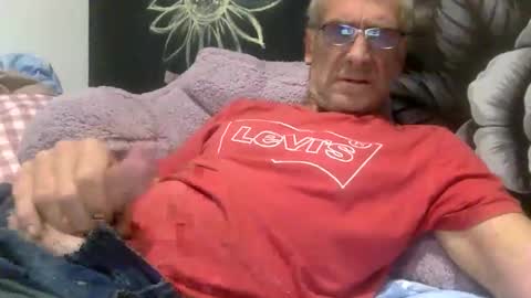 deanofflove221000 online show from April 28, 12:27 am