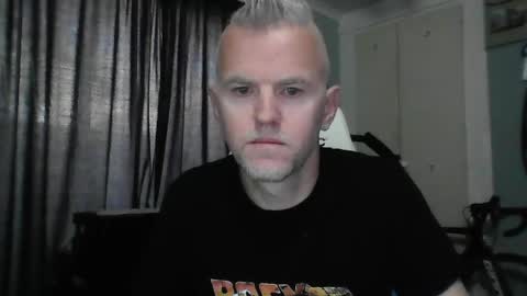 deanthejellybean online show from May 11, 7:32 am