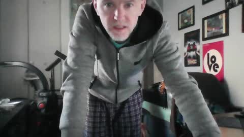 deanthejellybean online show from May 26, 5:58 am