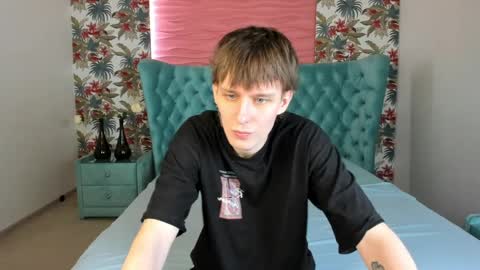 dearboyy_ online show from April 2, 8:55 am