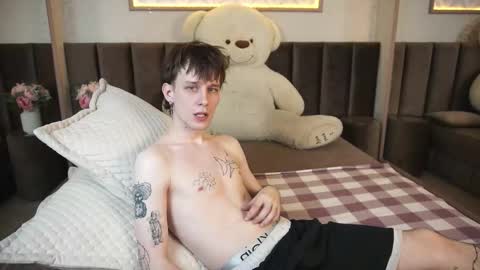 dearboyy_ online show from March 25, 8:24 pm