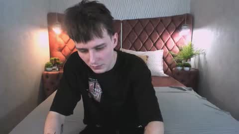 dearboyy_ online show from February 4, 7:53 pm