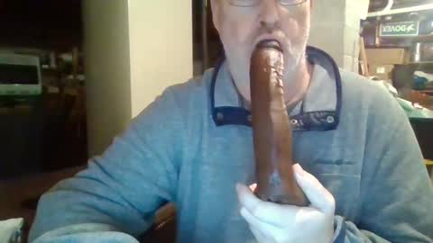 Snapshot of deepthroat227 chatting on March 5, 2:23 pm Deepthroat My Big Dildos online show from March 5, 2:23 pm