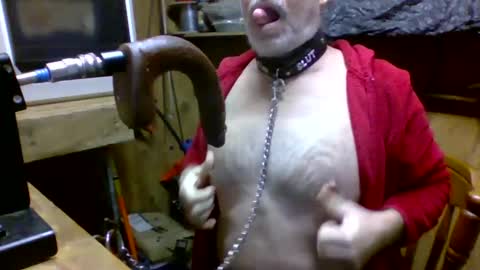 Snapshot of deepthroat227 chatting on February 10, 2:05 pm Deepthroat My Big Dildos online show from February 10, 2:05 pm