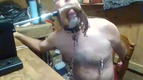 Snapshot of deepthroat227 chatting on November 1, 12:20 pm Deepthroat My Big Dildos online show from November 1, 12:20 pm