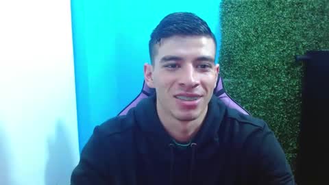 Snapshot of deiby_baby chatting on December 13, 7:32 pm DEIBY online show from December 13, 7:32 pm