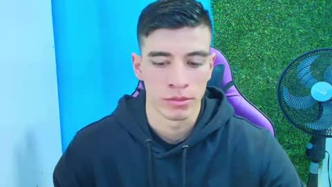 Snapshot of deiby_baby chatting on February 15, 10:32 pm DEIBY online show from February 15, 10:32 pm