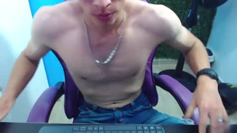 Snapshot of deiby_baby chatting on January 15, 9:51 pm DEIBY online show from January 15, 9:51 pm