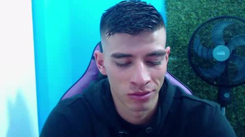 Snapshot of deiby_baby chatting on December 21, 8:43 pm DEIBY online show from December 21, 8:43 pm