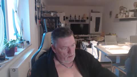 Snapshot of deinprinz2312 chatting on January 10, 7:35 am deinprinz2312 online show from January 10, 7:35 am