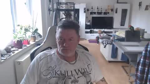 Snapshot of deinprinz2312 chatting on February 21, 8:50 am deinprinz2312 online show from February 21, 8:50 am