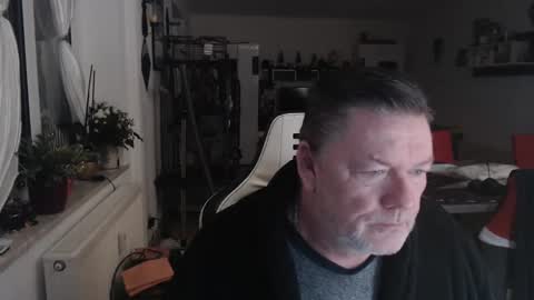 Snapshot of deinprinz2312 chatting on December 31, 5:11 am deinprinz2312 online show from December 31, 5:11 am