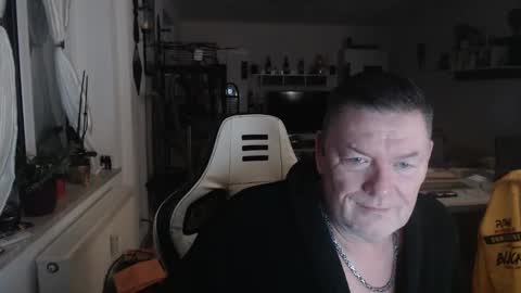 Snapshot of deinprinz2312 chatting on January 9, 2:22 am deinprinz2312 online show from January 9, 2:22 am