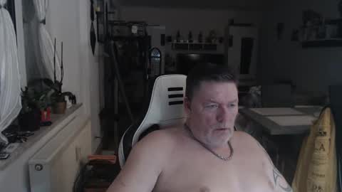 Snapshot of deinprinz2312 chatting on February 10, 5:03 am deinprinz2312 online show from February 10, 5:03 am