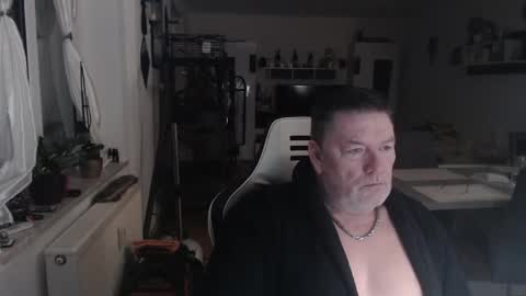 Snapshot of deinprinz2312 chatting on January 20, 4:21 am deinprinz2312 online show from January 20, 4:21 am