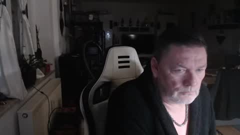 Snapshot of deinprinz2312 chatting on December 6, 5:53 am deinprinz2312 online show from December 6, 5:53 am