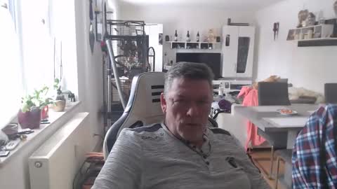 Snapshot of deinprinz2312 chatting on February 14, 8:21 am deinprinz2312 online show from February 14, 8:21 am